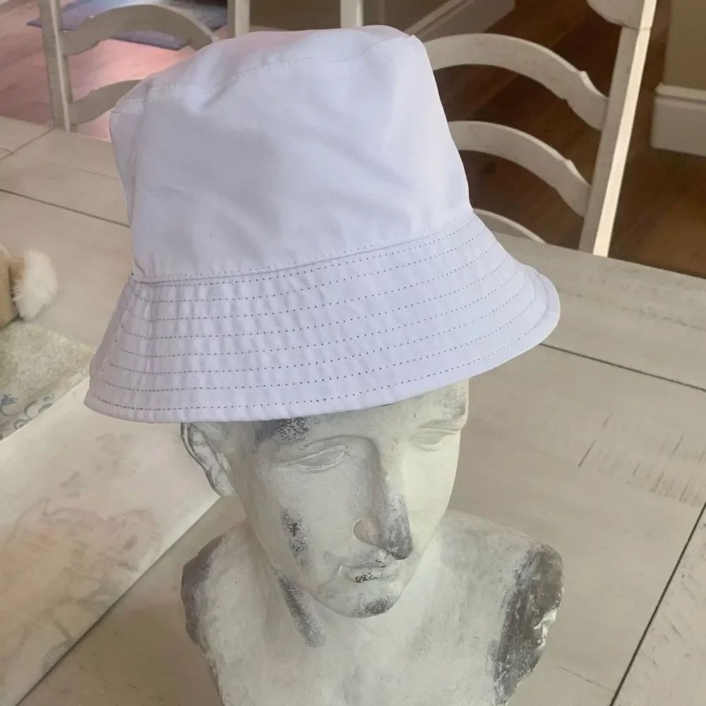 Reversible Daisy Bucket Hat NWOT - Picture 3 of 3